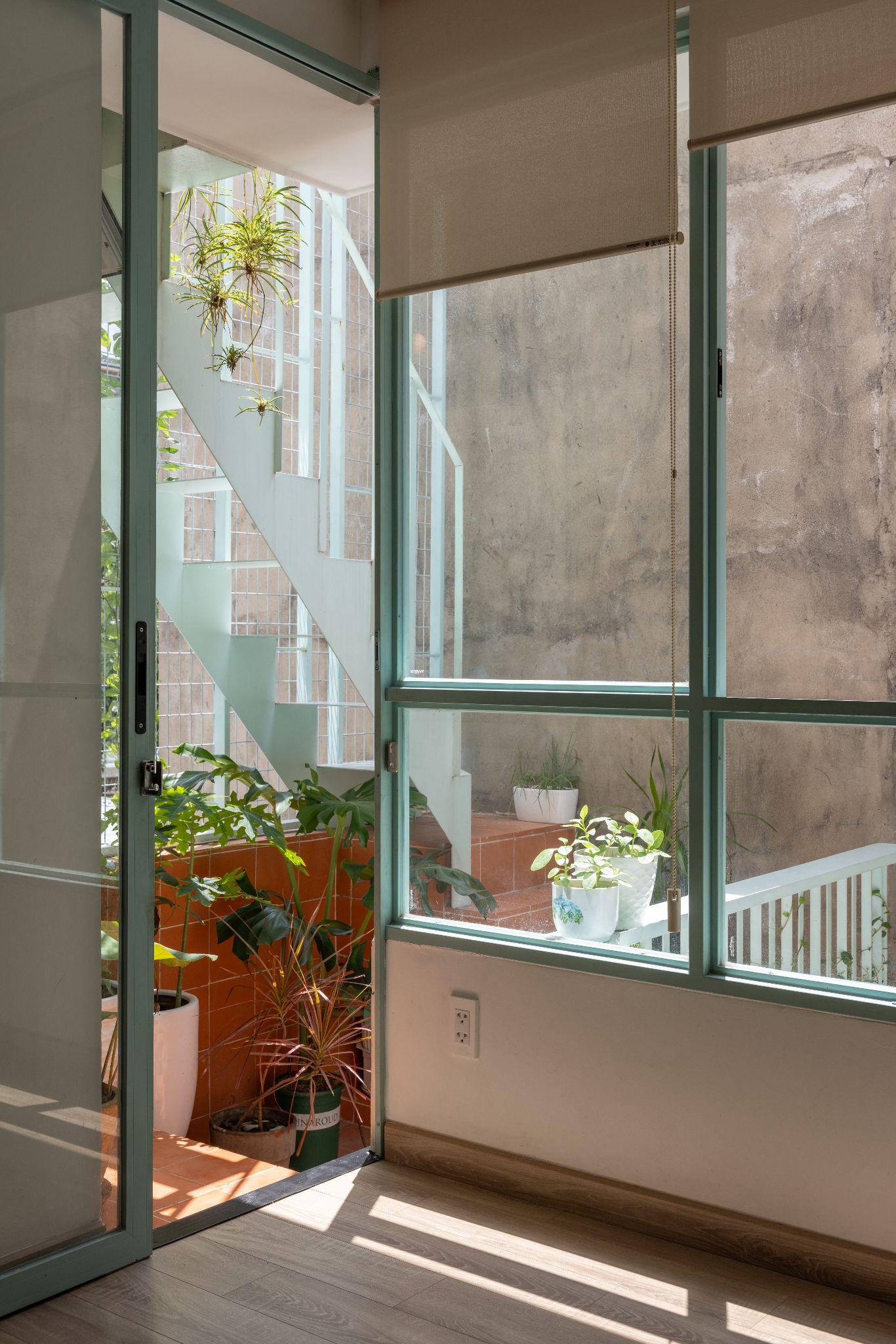 the-roof-house-ngoi-nha-77m2-va-triet-ly-song-vua-du-trung-nguyen-architects_26.jpg
