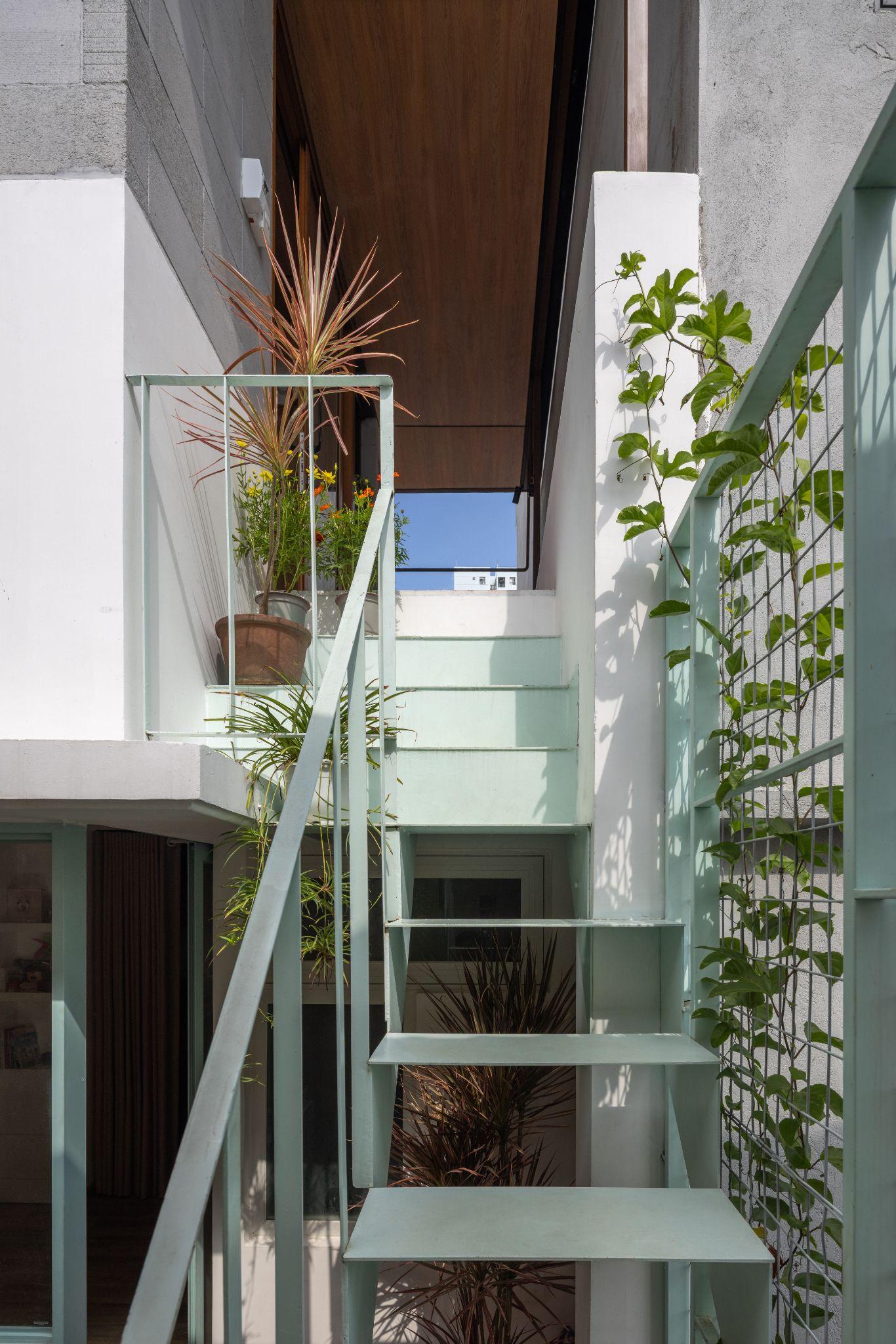 the-roof-house-ngoi-nha-77m2-va-triet-ly-song-vua-du-trung-nguyen-architects_27.jpg