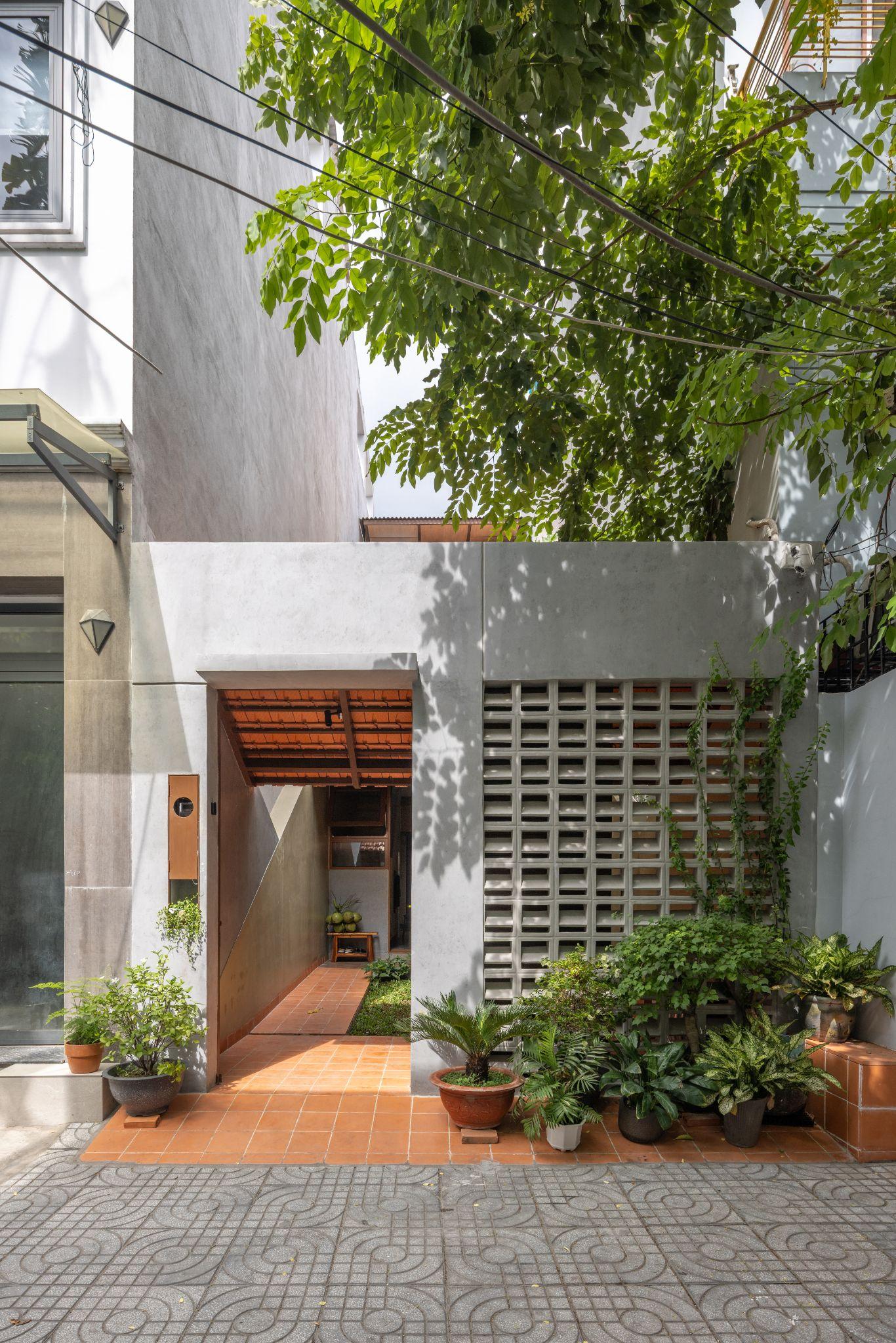 the-roof-house-ngoi-nha-77m2-va-triet-ly-song-vua-du-trung-nguyen-architects_30.jpg