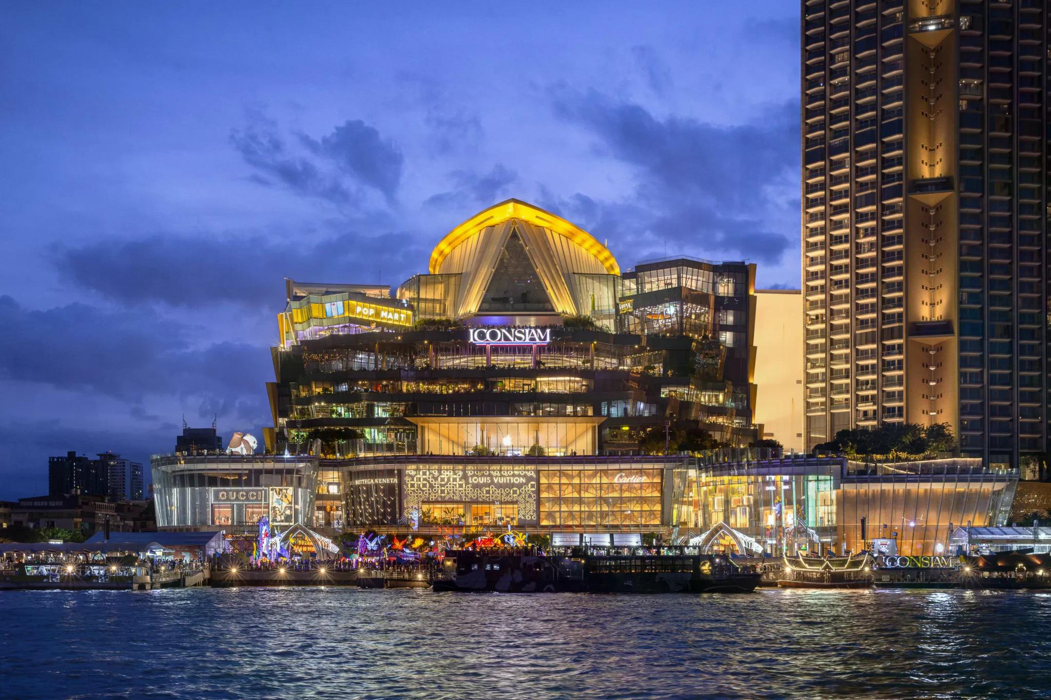 ben-trong-popmart-iconsiam-khong-gian-ban-le-da-sac-mau-lay-cam-hung-tu-van-hoa-thai-lan_14.jpg