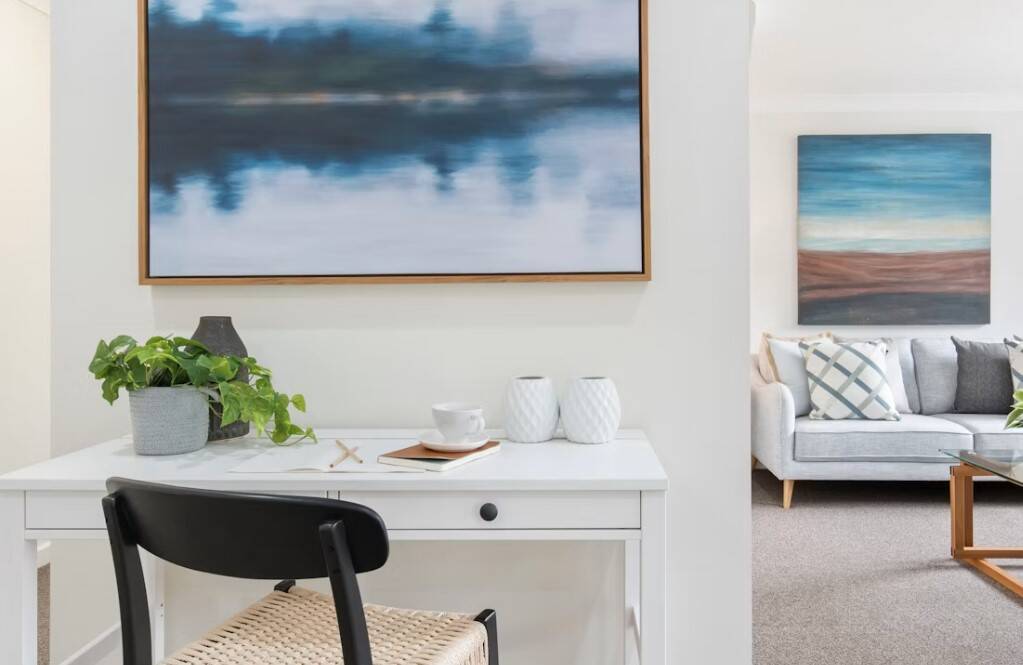 Decor bàn học tối giản: Cách bố trí đẹp, gọn và dễ tập trung