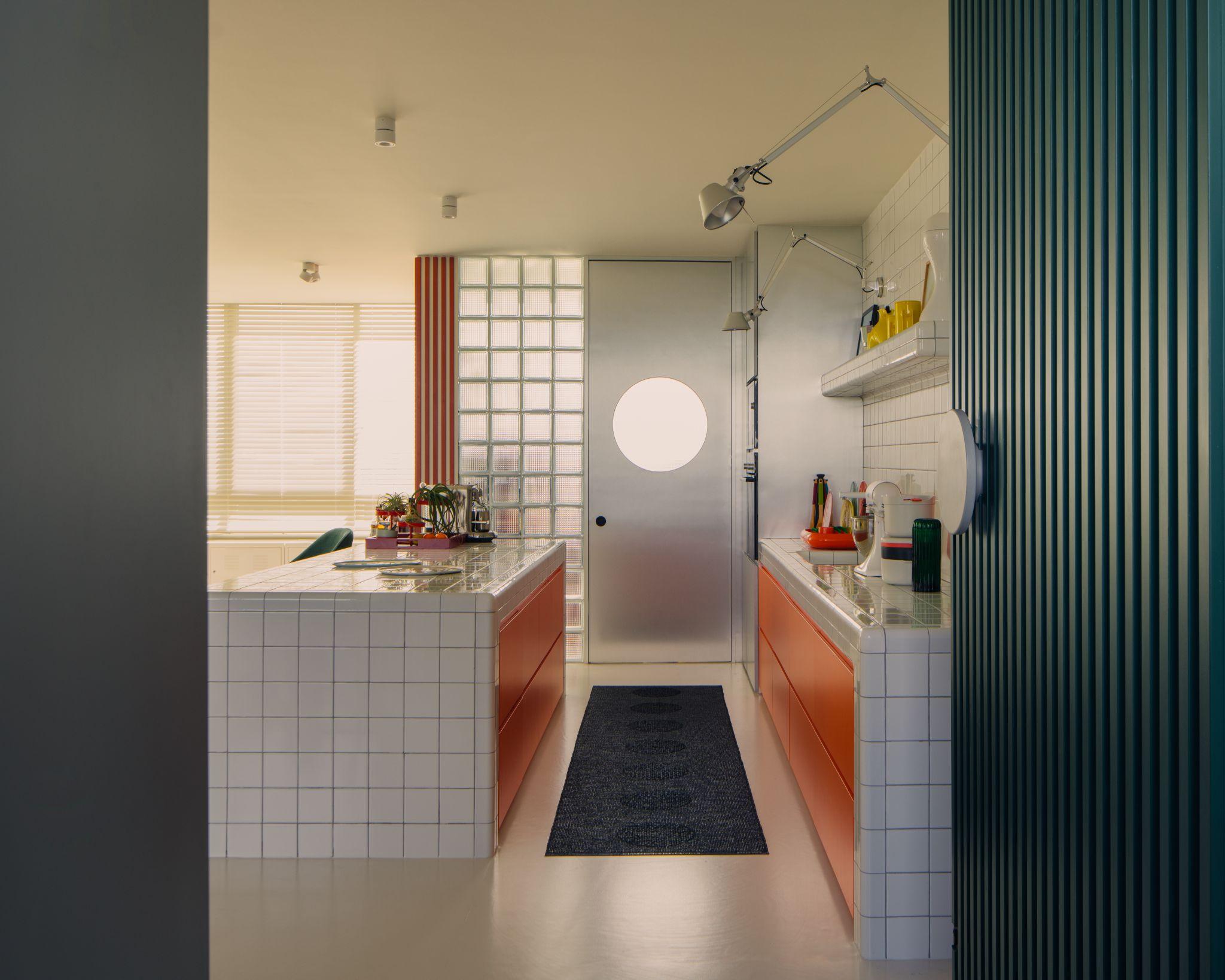 moving-house-tai-to-chuc-can-ho-trong-thap-brutalism-bang-cau-truc-enfilade-spark-architects_5.jpg